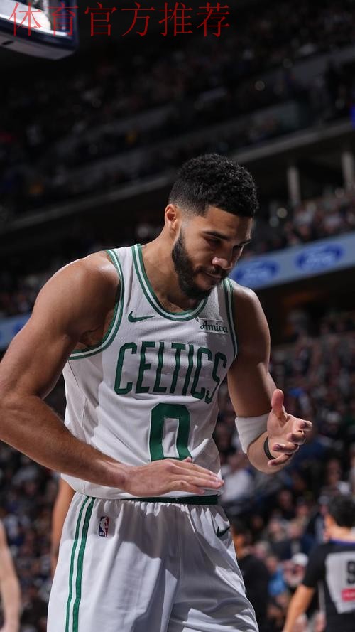 沃尔什:比赛时塔图姆给我很多即时性建议,他总在提醒我 沃尔什:比赛时塔图姆给我很多即时性建议,他总在提醒我