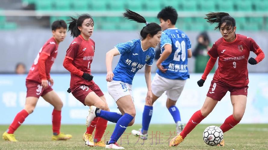 女超联赛新赛季第一阶段战罢 球迷回归为女足“绽放”打气助威 女超联赛新赛季第一阶段战罢 球迷回归为女足“绽放”打气助威